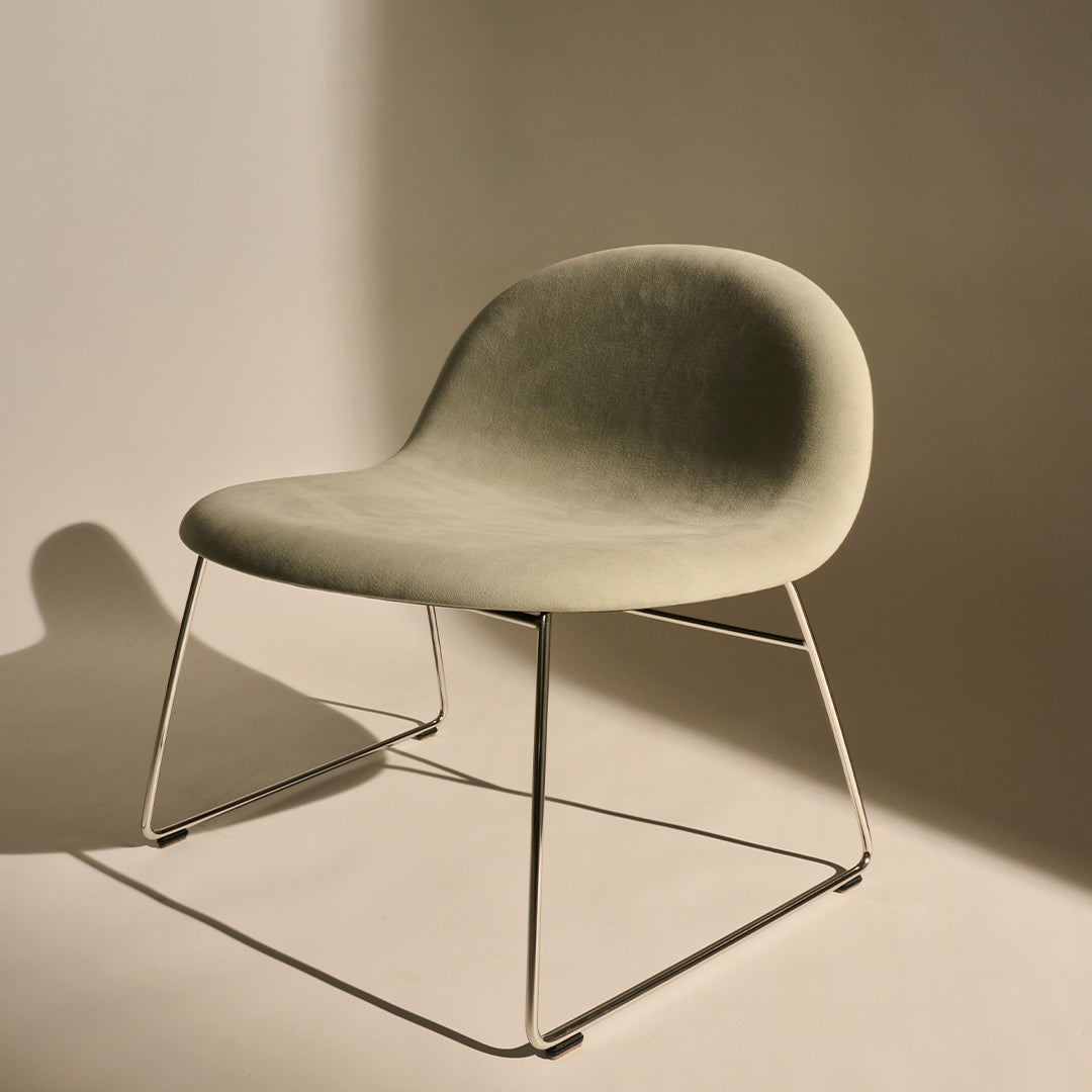 Fauteuil Gubi 3D - Entièrement rembourré - Piètement luge