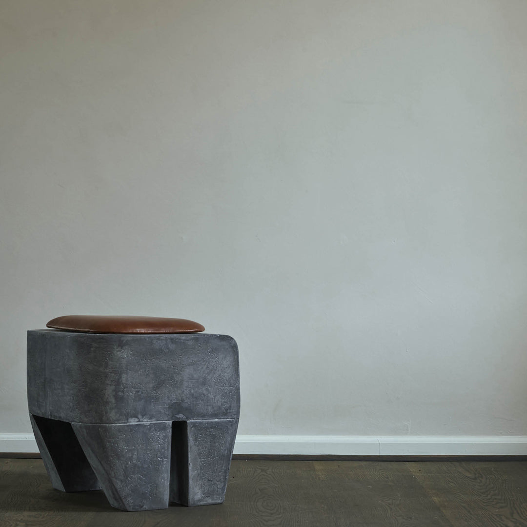 Tabouret sculpté