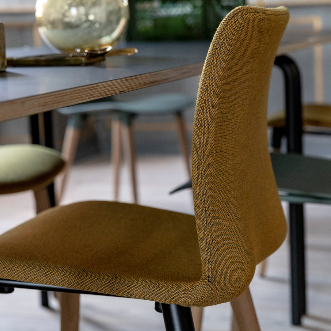 Chaise d'appoint MOOD - Entièrement rembourrée - Pieds en bois
