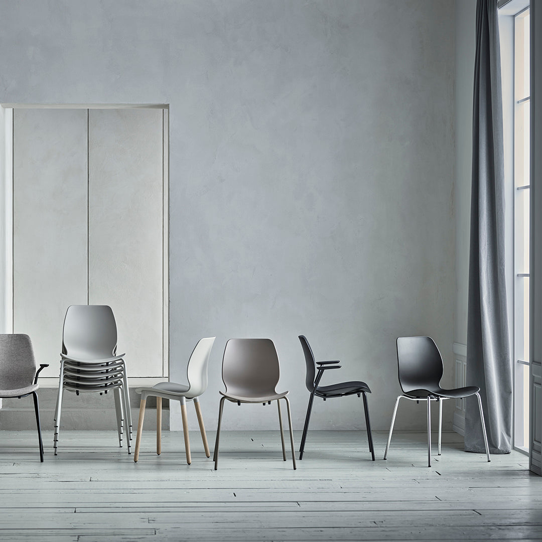 Chaise de salle à manger Seed - Rembourrée - Base en acier, laquée noire