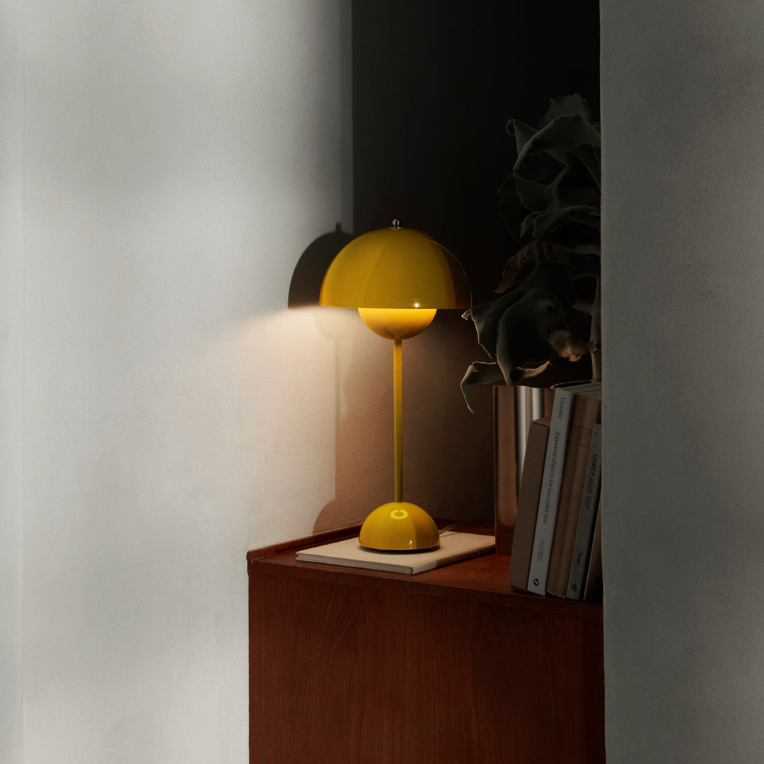 Lampe de table pot de fleurs Verner Panton VP3
