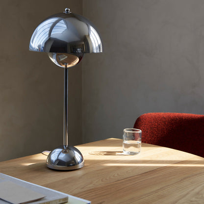 Lampe de table pot de fleurs Verner Panton VP3