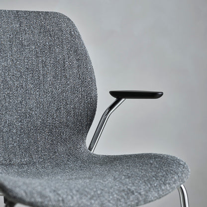 Chaise de salle à manger Seed avec accoudoirs ouverts - Rembourrée - Base en acier, laquée noire