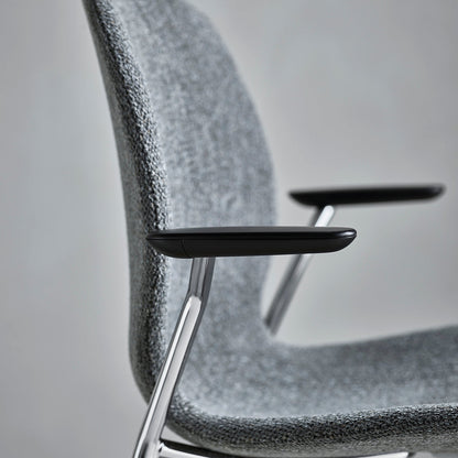 Chaise de salle à manger Seed avec accoudoirs ouverts - Rembourrée - Base en acier, laquée noire
