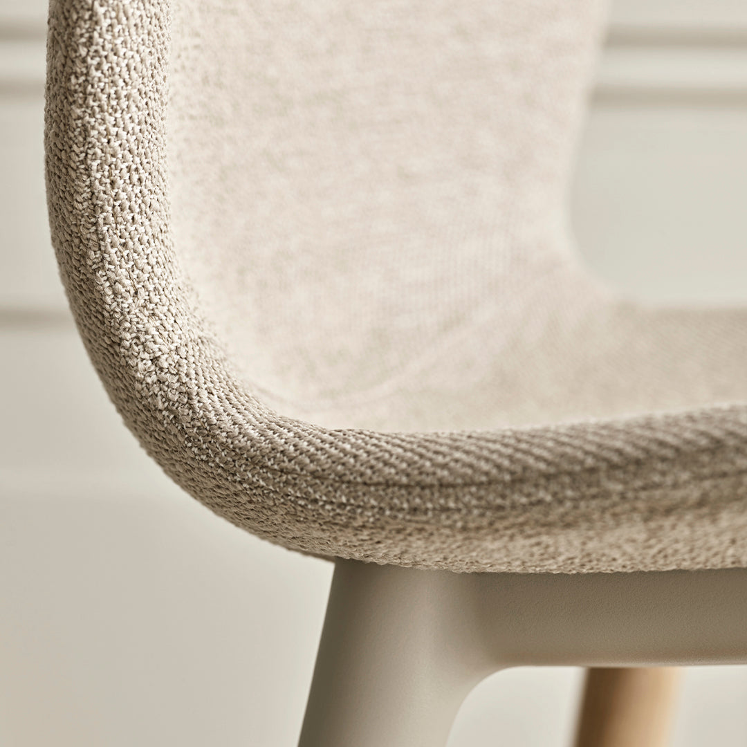 Chaise de bar Seed - Rembourrée - Piètement en chêne huilé, pigmenté blanc